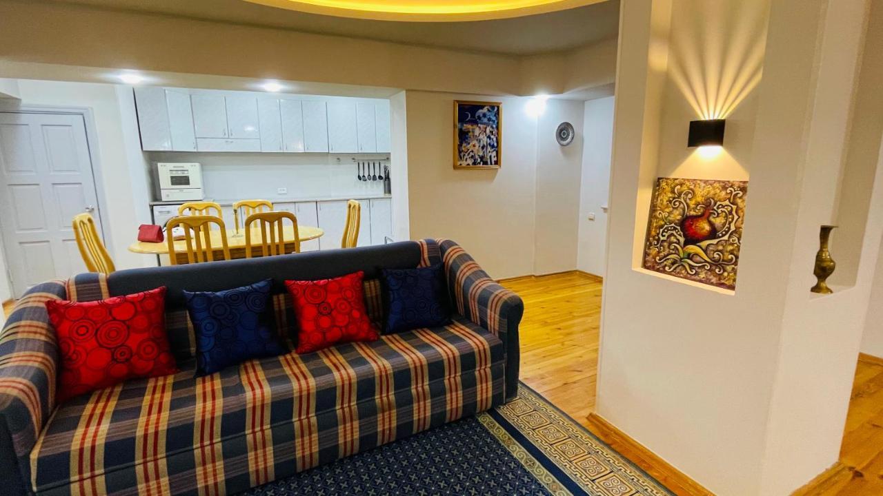טשקנט 3-Bedroom Apartment On Ohunboboev מראה חיצוני תמונה